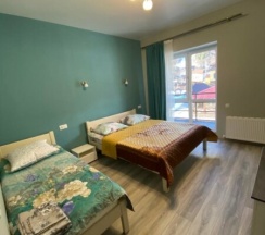 Трёхместный Стандартный номер с двуспальной и односпальной кроватями в Бархат