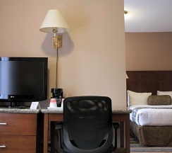 Четырёхместный люкс в Ramada Limited Vancouver Downtown