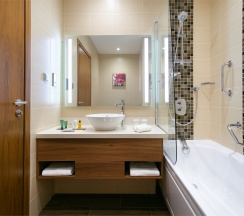 Номер категории «Семейный» с большой кроватью (King size) в Hilton Garden Inn Volgograd