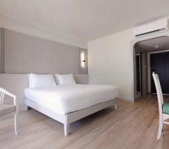 Двухместный номер Resort с видом на сад двуспальная кровать в Pinnacle Grand Jomtien Resort and Beach Club