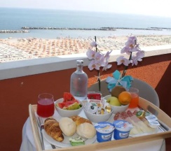 Двухместный номер Standard с частичным видом на море (2 отдельные кровати) в Hotel Palazzo Caveja