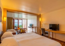 Двухместный семейный номер Deluxe с балконом двуспальная кровать в Best Western Phuket Ocean Resort