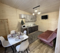 Коттедж с красивым видом из окна в Baza les