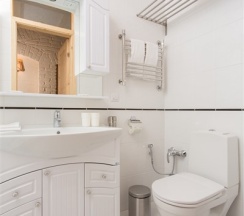 Улучшенный двухместный номер (без окна) в Маросейка 2/15