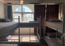 Кровать в общем номере с видом на город в Room Bangkok - Hostel