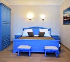 №4. Семейный номер с двуспальной кроватью, диваном и видом на Байкал в Прибой