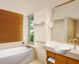 Номер Guest oceanfront в The Westin Siray Bay Resort & Spa, Phuket