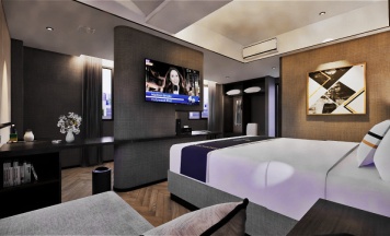 Двухместный номер Executive с видом на город двуспальная кровать в Fieris Hotel Rawamangun