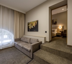 Трехместный двухкомнатный номер «ДЕЛЮКС» в Riverside Hotel