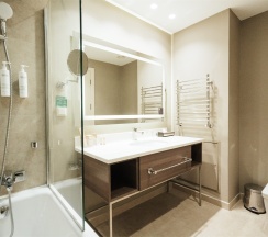 Люкс Гранд с рабочим кабинетом (Апартамент с 1 спальней) в Кортъярд Марриотт Сочи Красная Поляна