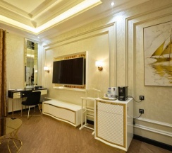Двухместный люкс с балконом двуспальная кровать в Бутик-Отель East Star Hotel
