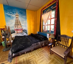 Двухместный номер Standard с видом на сад двуспальная кровать в Saigonese Trekking House - Hostel