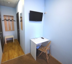 Двухместный номер с сан узлом и ТВ в ID Hostel