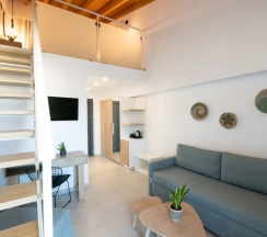 Двухместный номер Maisonette (двуспальная кровать) в Selini Suites