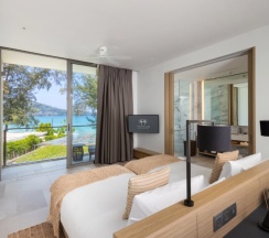 Двухместный люкс Azure с балконом двуспальная кровать в Twinpalms MontAzure Phuket Resort