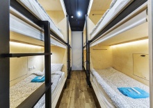 Кровать в 8-местном общем женском номере (без окна) в Icon hostel