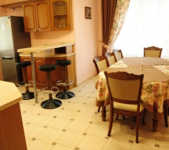 Коттедж с тремя отдельными комнатами в Озёрная