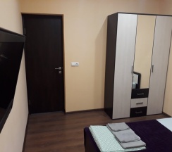 Шестиместный полулюкс с 2 комнатами с балконом и с красивым видом из окна в Гостиница