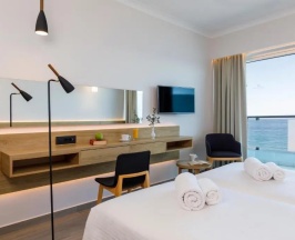 Двухместный номер Superior с видом на море (двуспальная кровать) в Aquarium View Hotel