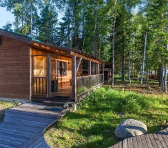 Коттедж стандарт с 2 односпальными и 2 двуспальными кроватями в На ладони