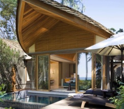 Двухместная вилла c 1 комнатой с видом на сад двуспальная кровать в Renaissance Phuket Resort & Spa