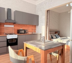 Большая квартира на Даниялова в центре города рядом с морем - это идеальный выбор для тех, кто хочет провести комфортный отпуск или деловую поездку. в Как Дома 05