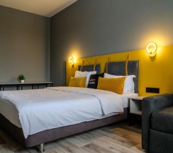 2-комнатный номер делюкс с 1 двуспальной кроватью в Laska hotel