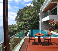 Двухместный люкс с видом на море двуспальная кровать в Отель Zenmaya Oceanfront Phuket, Trademark Collection by Wyndham