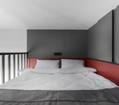 Двухуровневая студия с двуспальной кроватью и диваном в Greenfeel Smolensk