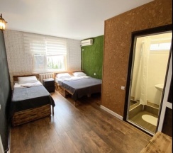 Трехместный номер на первом этаже 1 в Greenwall