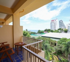 Двухместный номер Premium с видом на сад двуспальная кровать в Dusit Thani Pattaya