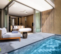 Двухместный Suite & Private Pool Grand Azure с видом на море двуспальная кровать в Twinpalms MontAzure Phuket Resort