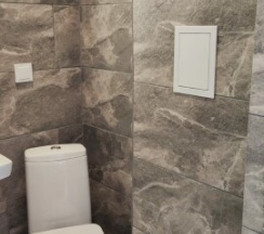 Трехместный номер с балконом с видом на улицу в Amina