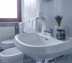 Семейный люкс с видом на внутренний двор в B&B Al giardino del vicolo