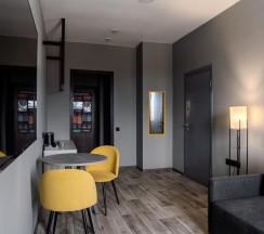 2-комнатный номер делюкс с 1 двуспальной кроватью в Laska hotel