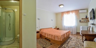 Кормиловка: Турбаза Подсолнухи