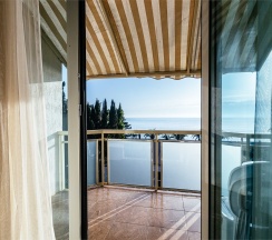 Апартаменты двухкомнатные с балконом морская сторона. Корпус 2 в Amza Парк