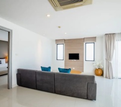 Семейный люкс в The Pago Design Hotel Phuket