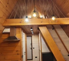 Коттедж с балконом и с красивым видом из окна в Красные Скалы