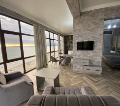 Двухместный люкс Grand с балконом и с видом на море двуспальная кровать в Blacksea