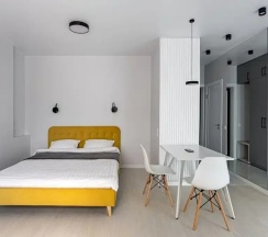 Двухместная студия с балконом двуспальная кровать в Квартира Студия Ladgorna на Независимости 88