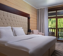 Улучшенный с террасой в здании гостиницы "Эдельвейс" в Cosmos Collection Altay Resort
