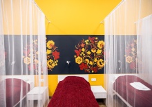 Кровать в общем номере c 4 двухъярусными кроватями и 5 односпальными кроватями(удобства на этаже) в Yes! hostel