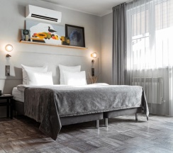 Студия с балконом и с красивым видом из окна в Apart 64