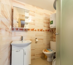 Двухкомнатный номер на трех-четырех гостей с видом во двор (корпус К) в Оптимист