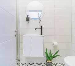 Двухместная студия двуспальная кровать в Monochrome Rothschild - Smart Hotel by Loginn Tel Aviv