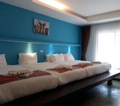 Трёхместный номер Standard с видом на воду в Lanta For Rest Boutique