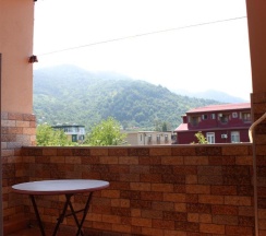 Двухместный номер Superior с балконом двуспальная кровать в Grand Guest House Kvariati