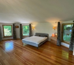 Вилла с балконом и с видом на горы в Круглый дом в горах