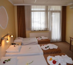 Трёхместный номер Standard с балконом в Ayvalik Palas Hotel